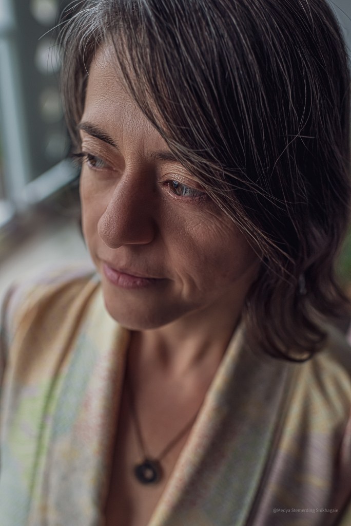 A picture of Cata (Catalina).  Contemplating her passion for massages. She looks hopeful to share her passion with others in Amsterdam and Haarlem.